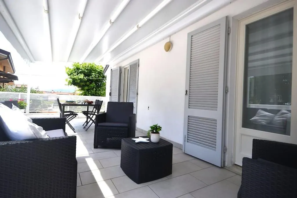 شقة Appartamento La Terrazza بيتراسانتا